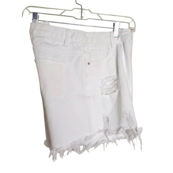 White Distressed High-Rise Denim Shorts L Frayed Hem Casual Cotton Summerwear - Picture 3 of 5